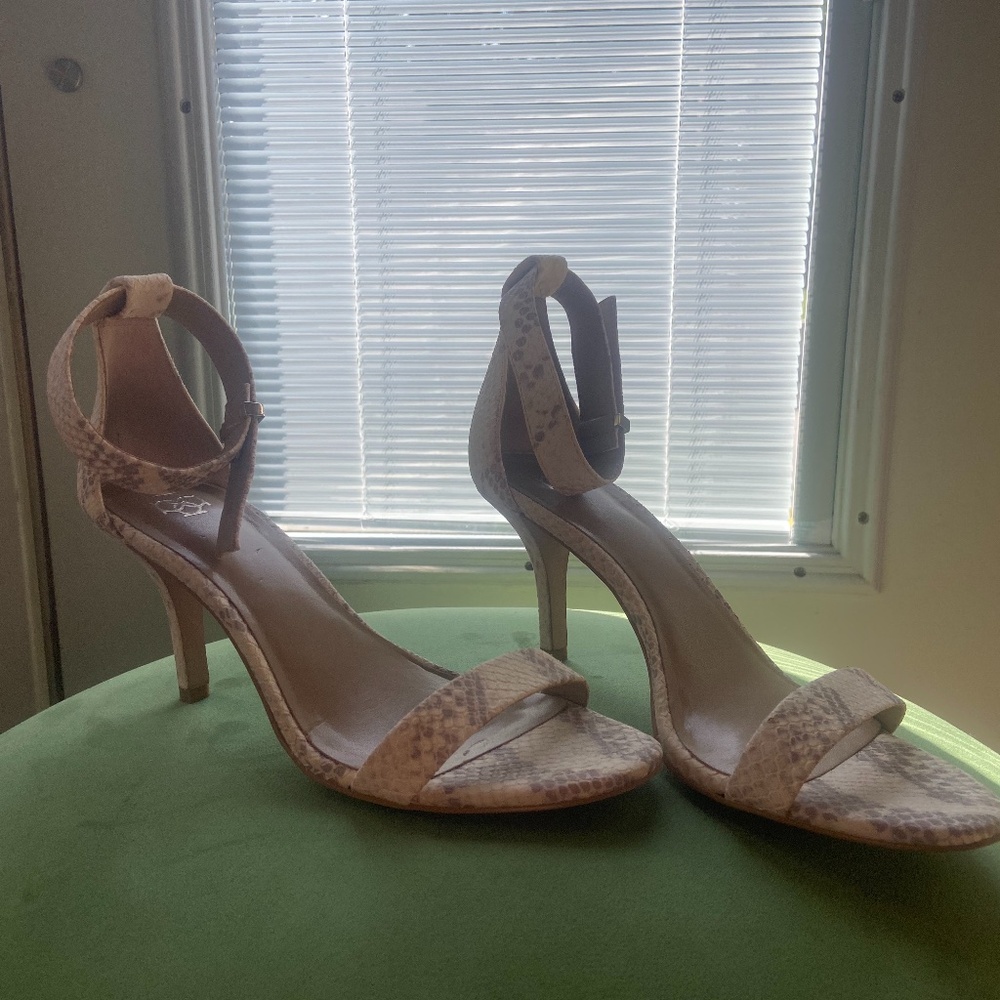 ANN TAYLOR SNAKE SKIN HEELS SIZE 8 1/2 M
